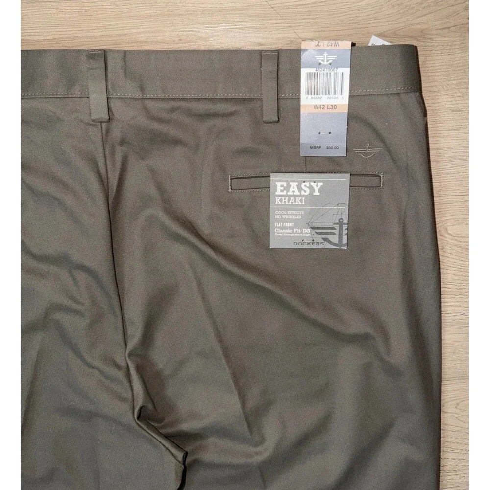 NWT Dockers Easy Khaki Pants Mens 42x30 D3 Classic Fit Flat Front No Wrinkle Tan